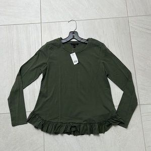 NWT woman’s small Banana republic cotton long sleeve shirt with ruffle bottom.